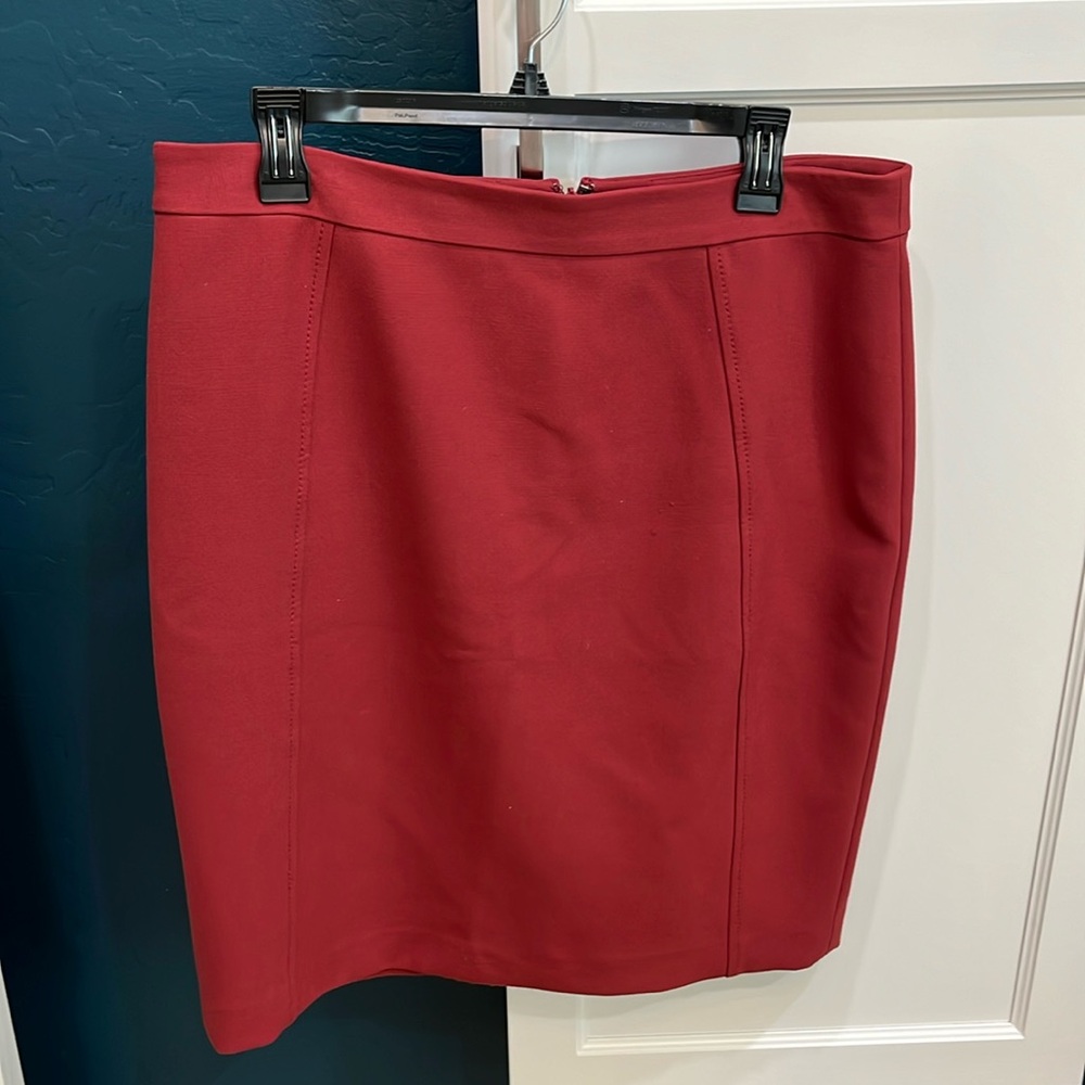 Halogen burgundy pencil ✏️ skirt
